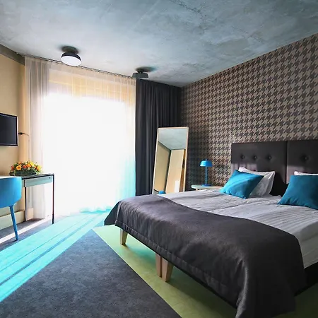 Kurshi & Hotel 4*