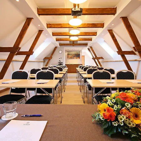 Hotel Kurshi & 4*