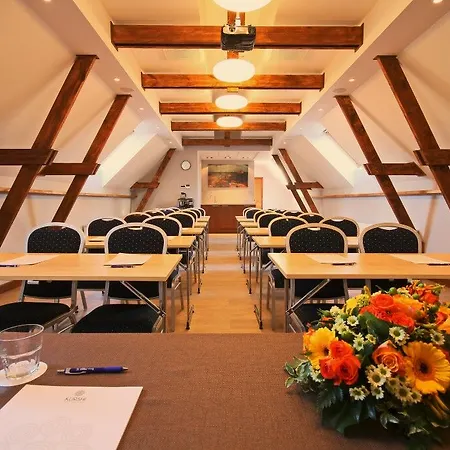 Hotel Kurshi &